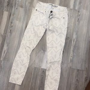 Off white jeans with gray design